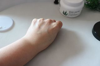 버텍스넘버원 버텍스 넘버원 햄프씨드오일 핸드밤, 바디크림 — 5점을 준 리뷰어가 2022년 3월 올린 사용 사진