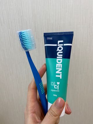 리퀴덴트 오랄케어 온가족용 리퀴덴트 더더 오랄케어 무불소 치약 + 임상시험완료 이중 미세 엠보싱 칫솔 올데이세트 — 5점을 준 리뷰어가 2020년 12월 올린 사용 사진