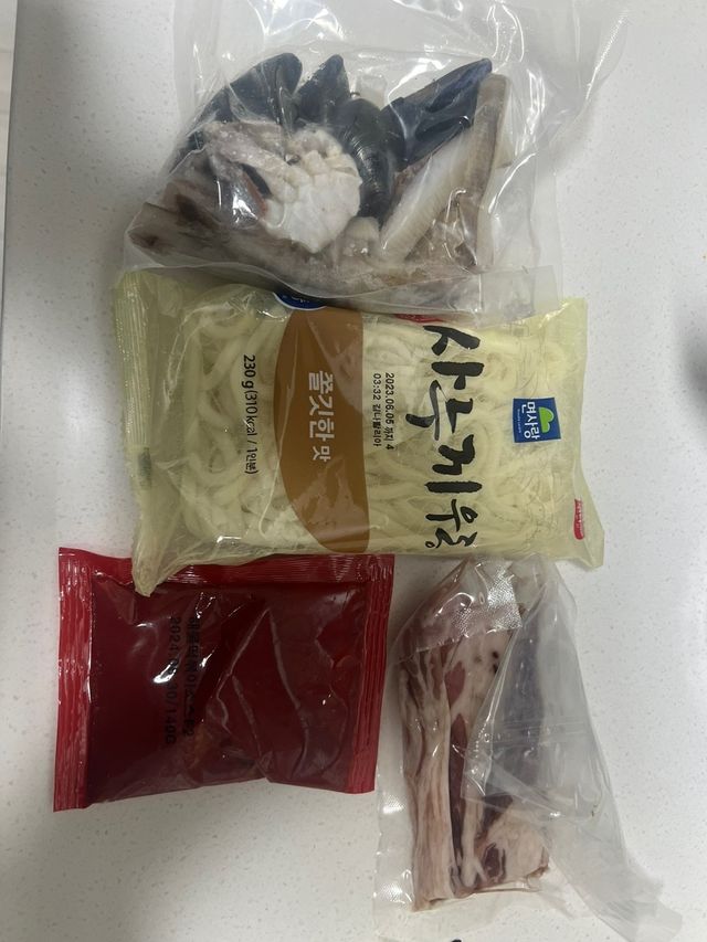 [푸딩팩토리] 매콤우삼겹 해물볶음우동 617g 리뷰 사진