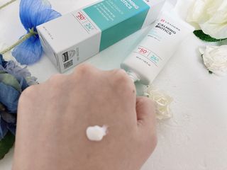리더스코스메틱 리더스 카밍 바이오틱스 선 에센스 SPF 50+ PA++++ — 5점을 준 리뷰어가 2022년 7월 올린 사용 사진
