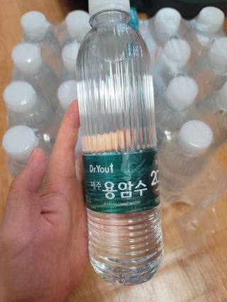 닥터유 제주용암수 닥터유 용암수 — 4점을 준 리뷰어가 2021년 7월 올린 사용 사진