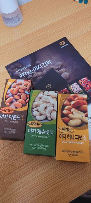 짜먹는 이지견과 짜먹는 이지아몬드, 짜먹는 이지허니피넛, 짜먹는 이지캐슈넛 각 10g X  10포 — 5점을 준 리뷰어가 2021년 2월 올린 사용 사진