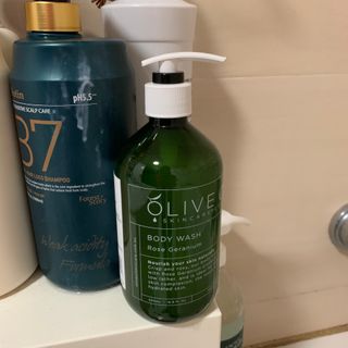 올리브 오일 스킨케어 컴퍼니 [OOSC] 향기로운 보습 로즈 제라늄 바디워시 500ml — 5점을 준 리뷰어가 2021년 5월 올린 사용 사진