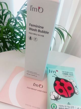 아임오 페미닌워시 150ML + 페미닌티슈6입 + 아임오스티커 + 쿠폰북 — 5점을 준 리뷰어가 2021년 10월 올린 사용 사진
