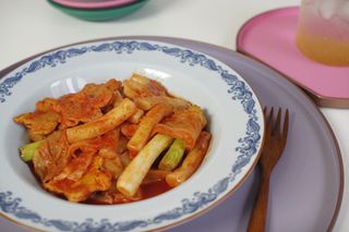 빨간키트 떡볶이 밀키트 2~3인분 매운맛 국물 떡볶이 만들기 쉬운 황금 레시피 분말 소스로 간편한 요리 — 5점을 준 리뷰어가 2021년 8월 올린 사용 사진