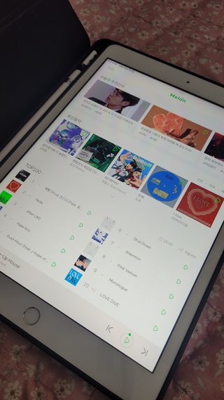 아클리브 Premium 항균 항바이러스 액정 보호필름(iPad) — 5점을 준 리뷰어가 2022년 10월 올린 사용 사진