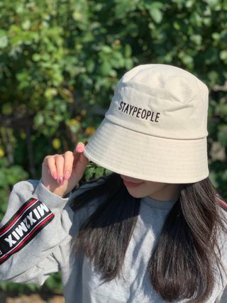 [스테이피플] STAYPEOPLE BUCKET HAT (IVORY) — 5점을 준 리뷰어가 2022년 9월 올린 사용 사진