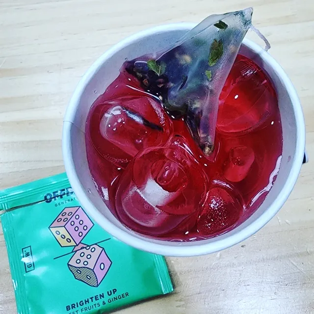 [오프블랙] 얼굴톤이 달라지는 히비스커스티 브라이튼업 리뷰 사진