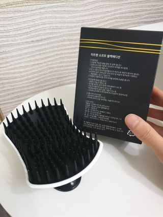 온가족 시원한샴푸 깨끗한두피 샴푸브러쉬 두피스케일링 히트팡블랙에디션 — 5점을 준 리뷰어가 2021년 9월 올린 사용 사진