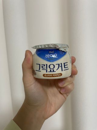 매일바이오 그릭요거트 오리지널 플레인 4개, 로스터리 커피믹스 4개 — 5점을 준 리뷰어가 2021년 12월 올린 사용 사진