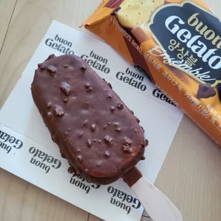 롯데제과 본젤라또 비스킷&바닐라카라멜바, 본젤라또 베리쇼콜라컵 — 5점을 준 리뷰어가 2021년 11월 올린 사용 사진