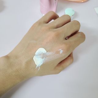Re:NK 리엔케이 핑크 볼륨 래디언스 컬러크림 — 5점을 준 리뷰어가 2021년 7월 올린 사용 사진