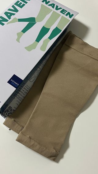시그바리스 다이나벤 의료용 압박 스타킹 [종아리형] 여름철 다리 붓기 관리 하지정맥류 예방 — 5점을 준 리뷰어가 2024년 6월 올린 사용 사진