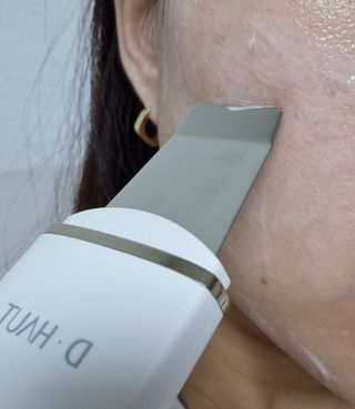 디하우트 랩 4 in 1 갈바닉 아쿠아 워터 필링기 스킨스크러버 — 5점을 준 리뷰어가 2021년 11월 올린 사용 사진