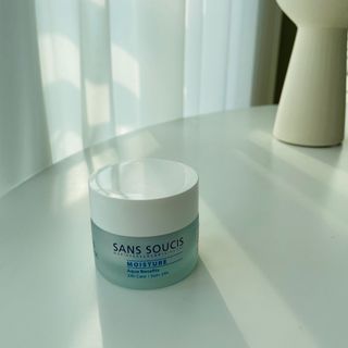 산수시 아쿠아 베네핏 24h 수부지 물광 속건조 수분크림 50ml — 4.5점을 준 리뷰어가 2021년 7월 올린 사용 사진