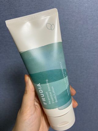 [후르디아] 올리브영 저자극 비건바디로션 — 5점을 준 리뷰어가 2023년 3월 올린 사용 사진