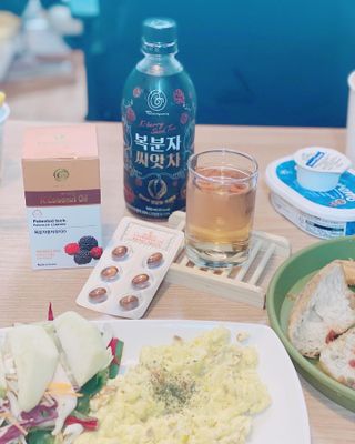 루버스 🎬REELS🎬k-berry seed oil 100 — 5점을 준 리뷰어가 2022년 9월 올린 사용 사진