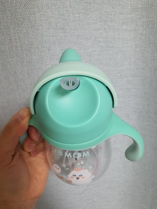 유비맘 트라이탄 코니빨대컵_컬러 랜덤 발송 — 5점을 준 리뷰어가 2020년 12월 올린 사용 사진