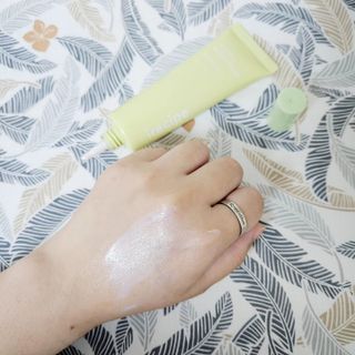 아이레시피 마일드시카 브라이트닝 업 선스크린 SPF50+ PA++++ — 5점을 준 리뷰어가 2023년 6월 올린 사용 사진
