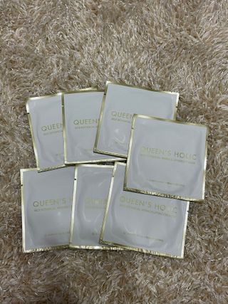 퀸즈홀릭 라이스 보내티컬 아이 마스크 퀸즈홀릭 X 레아라 다이아포스 라이스 보태니컬 링클 리프팅 아이 마스크 7매 1BOX — 5점을 준 리뷰어가 2022년 5월 올린 사용 사진