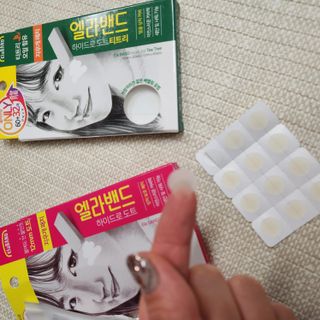 올리브영 엘라밴드 하이드로 도트 스팟패치 12mm, 티트리 — 5점을 준 리뷰어가 2022년 9월 올린 사용 사진