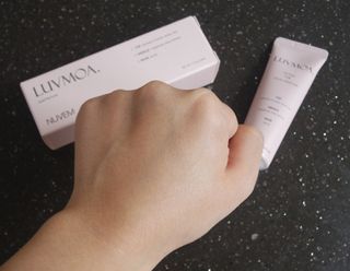 러브모아 향수 고체향수 승무원 고체향수 바르는 향수 니치향수 도손 우드세이지 앤 씨솔트 — 5점을 준 리뷰어가 2022년 12월 올린 사용 사진
