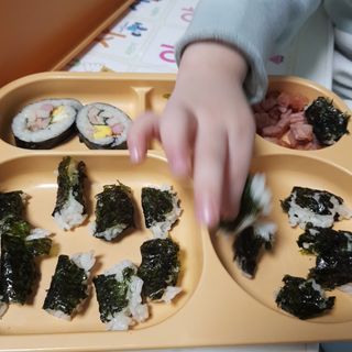[해림맛김] 들기름에 구운 바삭바삭 김 4종 세트 + 1종 랜덤발송 총5개입 — 4점을 준 리뷰어가 2021년 2월 올린 사용 사진