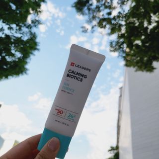 리더스코스메틱 리더스 카밍 바이오틱스 선 에센스 SPF 50+ PA++++ — 5점을 준 리뷰어가 2022년 8월 올린 사용 사진