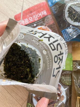 하나마이 [마마쿡] 전 청와대 천상현 셰프의 밑반찬  5종세트(소고기 장조림+연근조림+진미채+간장김자반+새우김자반) — 5점을 준 리뷰어가 2023년 5월 올린 사용 사진