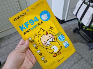 아토팜 블라블라 황사방역 마스크 KF94 — 5점을 준 리뷰어가 2021년 10월 올린 사용 사진