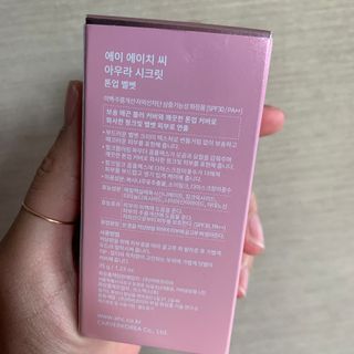 AHC 아우라 시크릿 톤업 벨벳 — 4점을 준 리뷰어가 2021년 4월 올린 사용 사진