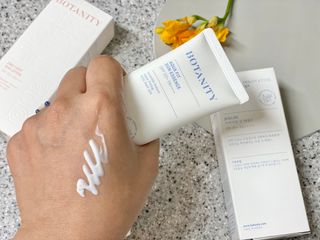 보타니티 촉촉수분자차 아쿠아핏 선 에센스 50ml + 보송톤업자차 징크 선 로션 50ml SPF50+ PA++++ (4/25) — 5점을 준 리뷰어가 2022년 5월 올린 사용 사진