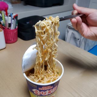 NISSIN 닛신 컵누들  4종 - 씨푸드오리지날, 씨푸드 스파이시, 씨푸드 커리, 씨푸드 XO소스 — 5점을 준 리뷰어가 2021년 11월 올린 사용 사진