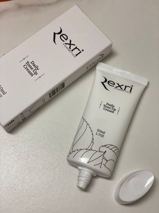 렉스리 데일리 톤업 크림 Rexri Daily Tone Up Cream — 5점을 준 리뷰어가 2022년 9월 올린 사용 사진