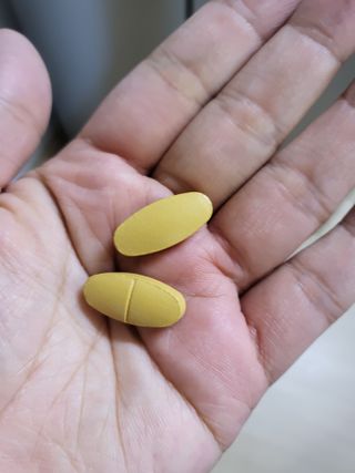Swisse 스위스 고함량 밀크씨슬 35,000mg 60정 — 5점을 준 리뷰어가 2021년 11월 올린 사용 사진