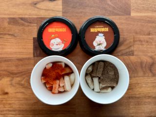 유비쿡 컵떡볶이 매운컵떡볶이2개/ 짜장컵떡볶이 2개  총 4개세트 — 5점을 준 리뷰어가 2021년 2월 올린 사용 사진