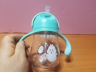 유비맘 트라이탄 코니빨대컵_컬러 랜덤 발송 — 5점을 준 리뷰어가 2021년 4월 올린 사용 사진