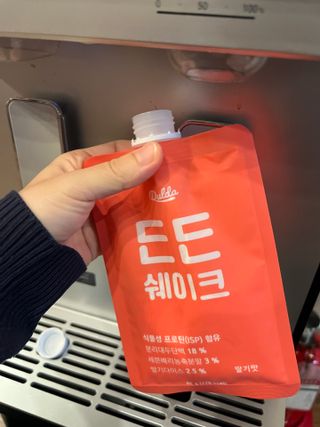 [덜다] 든든 식물성 단백질 쉐이크 40g X 7입 (곡물/딸기) — 3점을 준 리뷰어가 2023년 8월 올린 사용 사진