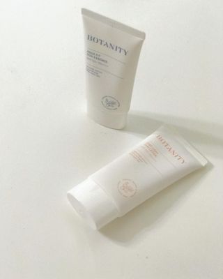 보타니티 촉촉수분자차 아쿠아핏 선 에센스 50ml + 보송톤업자차 징크 선 로션 50ml SPF50+ PA++++ (4/25) — 5점을 준 리뷰어가 2022년 5월 올린 사용 사진