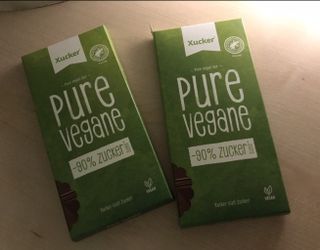 당류2g 자일리톨로 단맛을낸 슈카 퓨어비건 무설탕초콜릿 Xucker vegan 2개입 — 5점을 준 리뷰어가 2021년 4월 올린 사용 사진