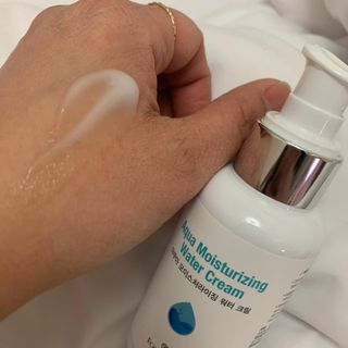 약손명가코스메틱 에오스보떼 아쿠아 모이스처라이징 워터 크림 — 5점을 준 리뷰어가 2022년 1월 올린 사용 사진