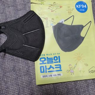 [심폐소생소] 오늘의마스크 KF94 소형 초등학생 어린이 마스크 — 5점을 준 리뷰어가 2022년 1월 올린 사용 사진