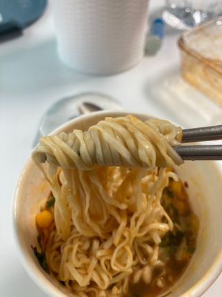 NISSIN 닛신 컵누들  4종 - 씨푸드오리지날, 씨푸드 스파이시, 씨푸드 커리, 씨푸드 XO소스 — 4.5점을 준 리뷰어가 2022년 11월 올린 사용 사진