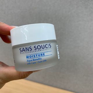 산수시 아쿠아 베네핏 24h 수부지 물광 속건조 수분크림 50ml — 5점을 준 리뷰어가 2021년 8월 올린 사용 사진