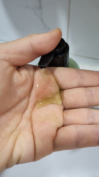 프리마인 메이크업과 들뜨는 각질까지 한방에 깐달걀로! 순하기까지한 셀베이스 그린티클렌저(200ml) — 5점을 준 리뷰어가 2023년 5월 올린 사용 사진