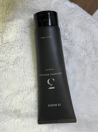 르핸스 퍼포밍 3 바디워시 비반트포렛/베티버포그 — 5점을 준 리뷰어가 2023년 2월 올린 사용 사진