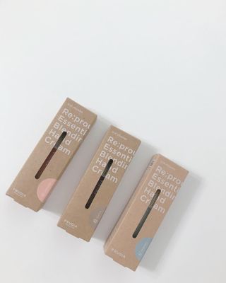 [후르디아] 끈적임 없는 착한성분 비건  핸드크림 3종 — 5점을 준 리뷰어가 2021년 12월 올린 사용 사진