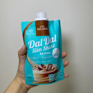 달달슬림쉐이크 구매평★달달슬림 맛있는 단백질 쉐이크 파우치 다이어트 식사대용 프로틴 파우더 보충제 — 5점을 준 리뷰어가 2025년 8월 올린 사용 사진