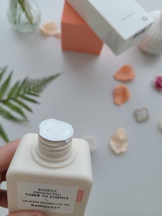 로우퀘스트 베리어 인핸싱 토너투에센스 200ml — 5점을 준 리뷰어가 2023년 10월 올린 사용 사진