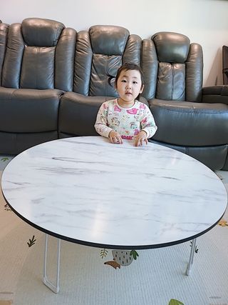 상상e상 아델라 LPM 원형 접이식테이블 — 4.5점을 준 리뷰어가 2021년 12월 올린 사용 사진
